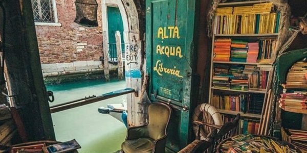 libreria acqua alta